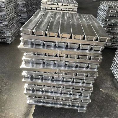 2.823g/Cc lingote ferroso de alumínio branco prateado YZAlSi11Cu3 dos lingotes ADC12